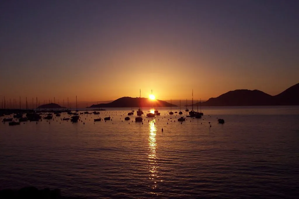 Affittacamere In Piazzetta da Vasco Lerici 0*,  Italia